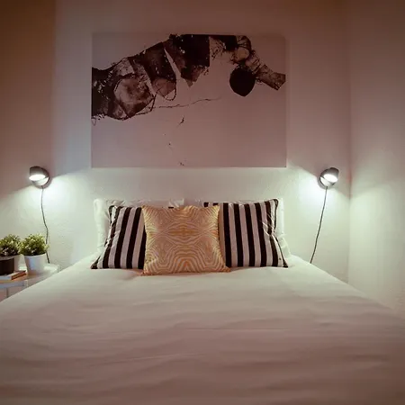 Апартаменти Tejo View At Alfama Stairs With Terrace