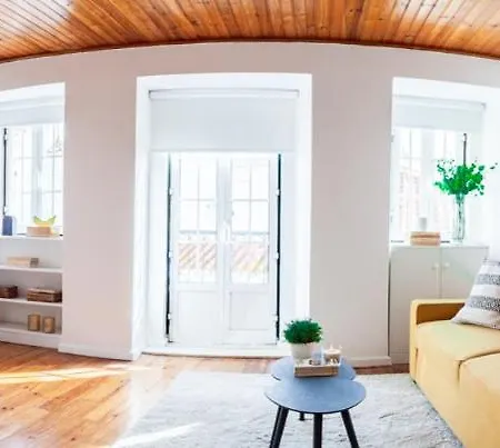 Tejo View At Alfama Stairs With Terrace Апартаменти Лісабон