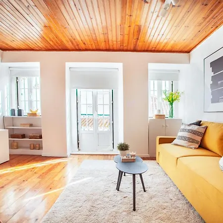 Tejo View At Alfama Stairs With Terrace Апартаменти *