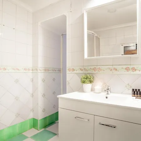 Tejo View At Alfama Stairs With Terrace Appartement Lisboa